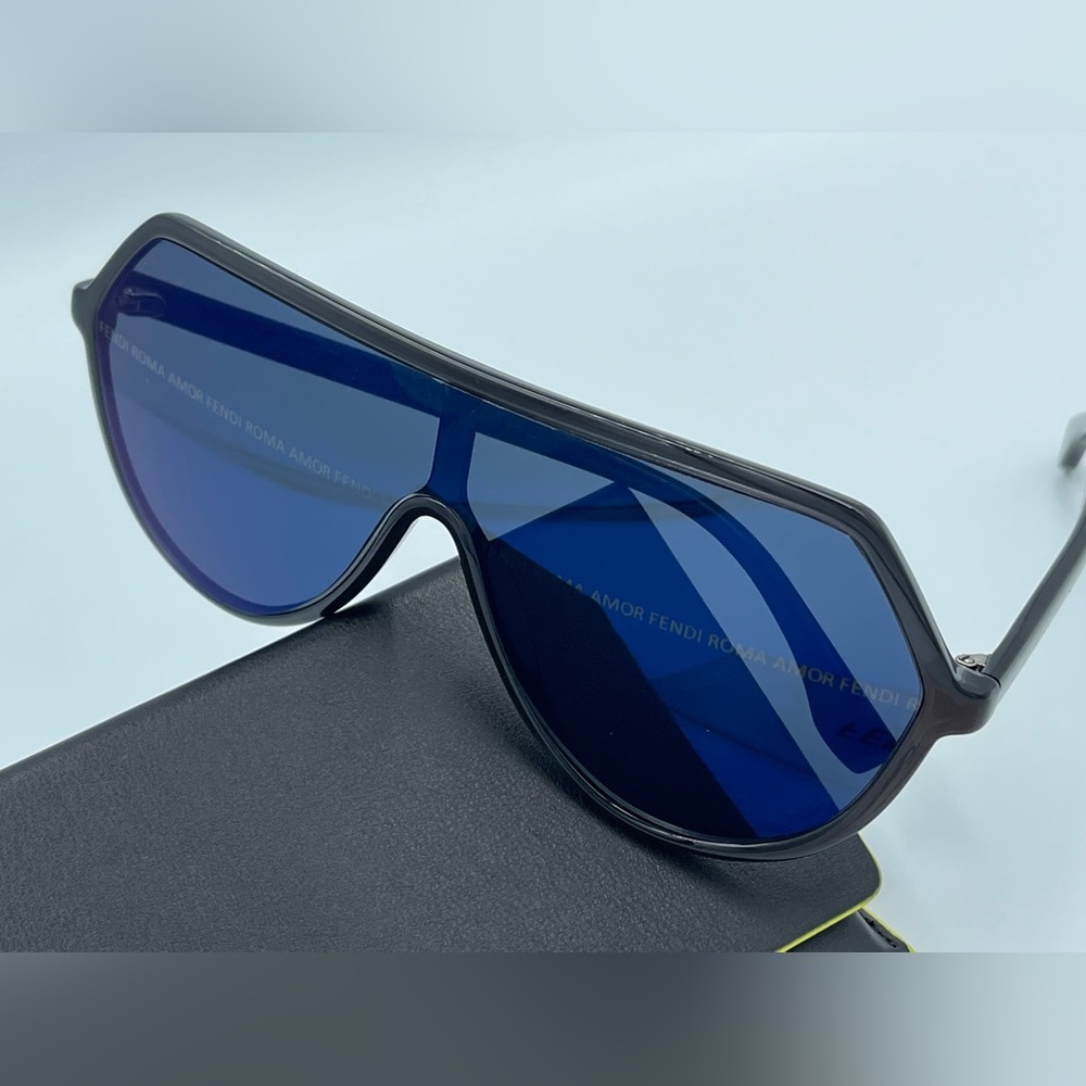 Authentic Fendi Roma Amor Unisex Sunglasses - Picture 3 of 16